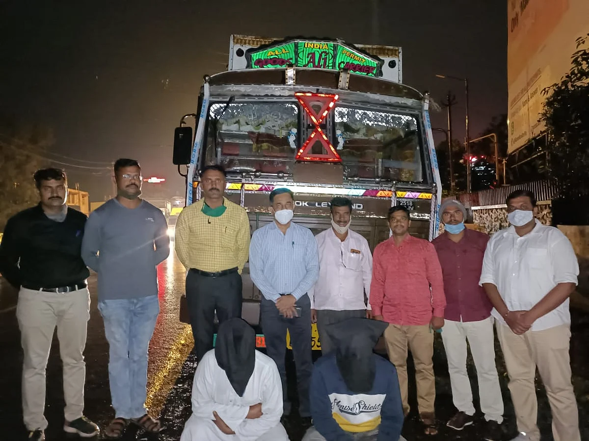 विम्याचा फायदा घेण्यासाठी चक्क ट्रक चोरीचा बनाव; दोघे गजाआड