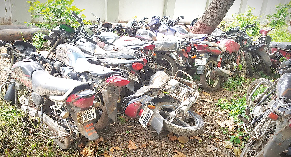 बेवारस वाहनांच्या लिलावातून मिळाले ३० हजार