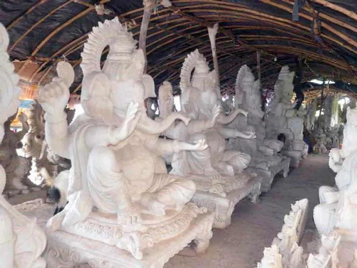 प्लास्टरच्या गणेशमूर्ती बनवण्याचा मोह टाळावा!