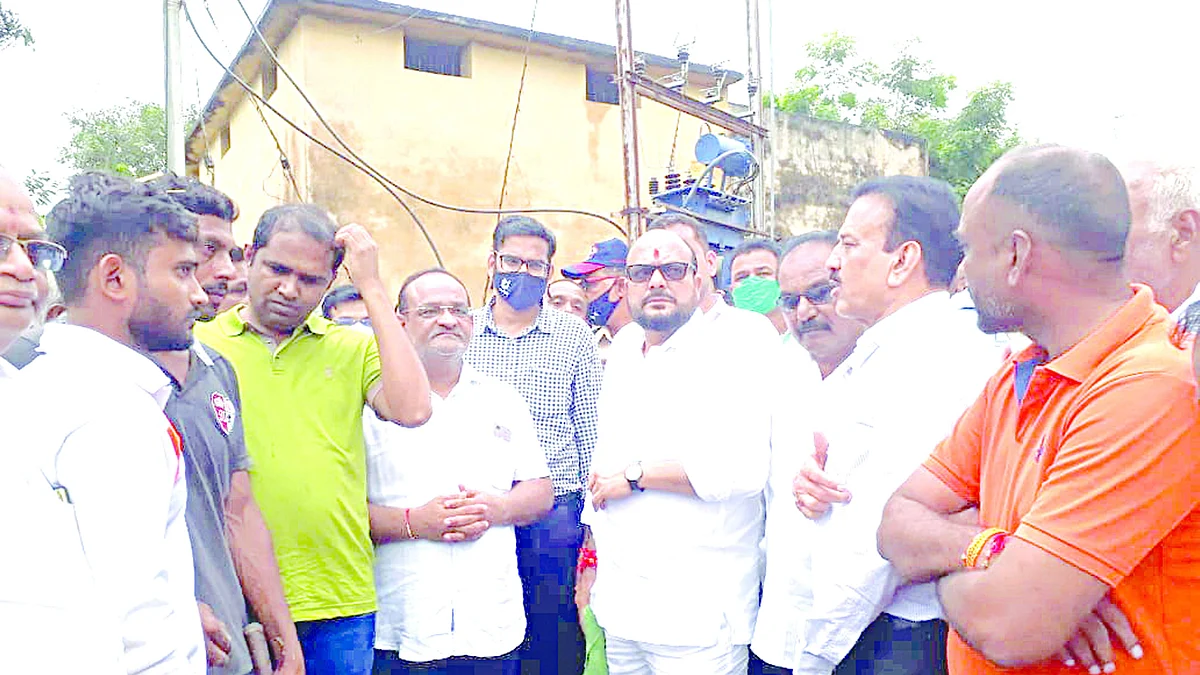 चाळीसगाव तालुक्यात पूर परिस्थितीची पालकमंत्र्यांकडून पाहणी