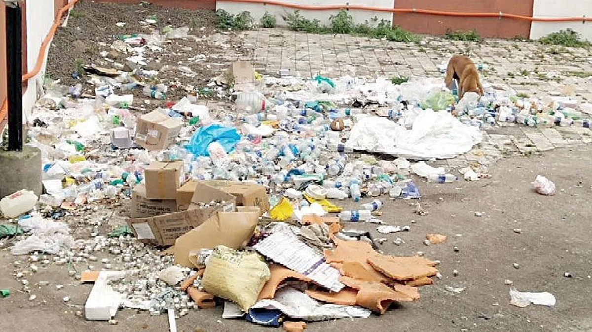 सिन्नर ग्रामीण रुग्णालय परिसरात अस्वच्छता