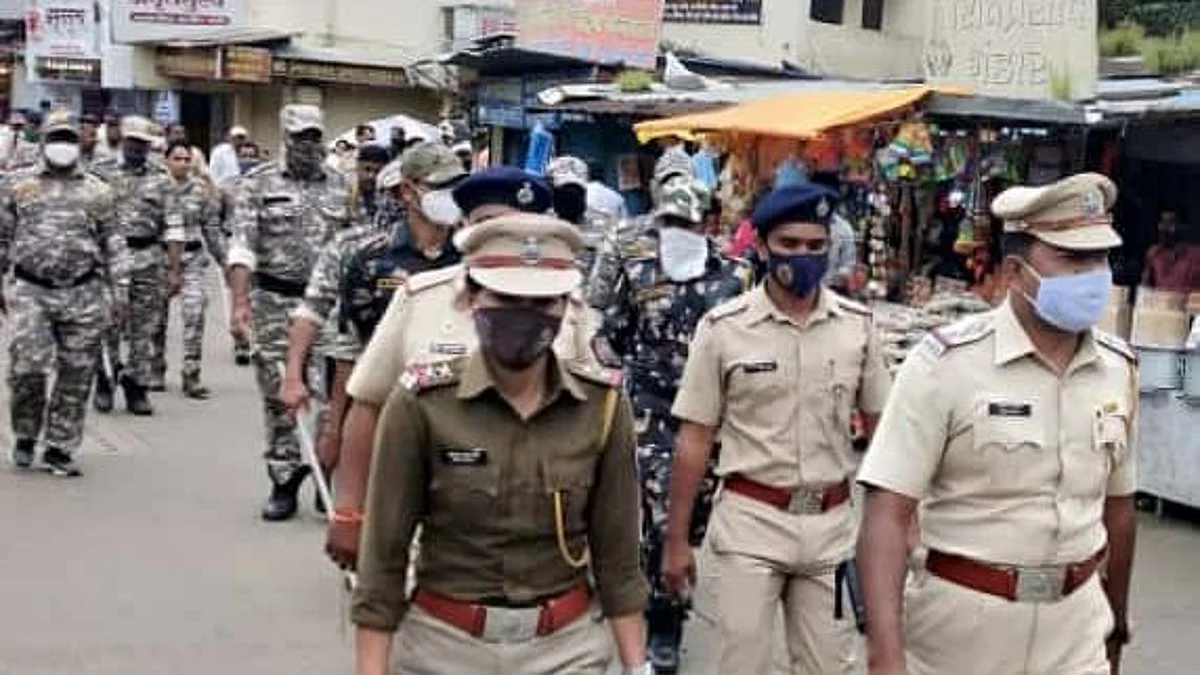 त्र्यंबकमध्ये पथसंचलन; भाविकांच्या सुरक्षेसाठी 'अशा' पोलिसांची नियुक्ती