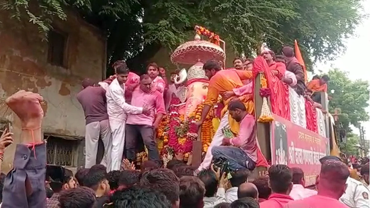 नंदुरबार येथे मानाच्या गणपतींचे साध्या पद्धतीने विसर्जन
