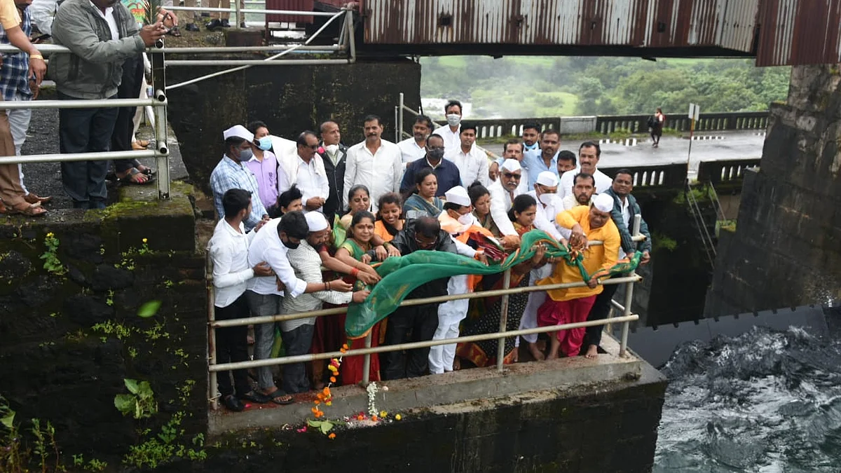 भंडारदरा धरणाचे विधिवत जलपूजन; महाविकास आघाडीतील काहींची अनुपस्थिती