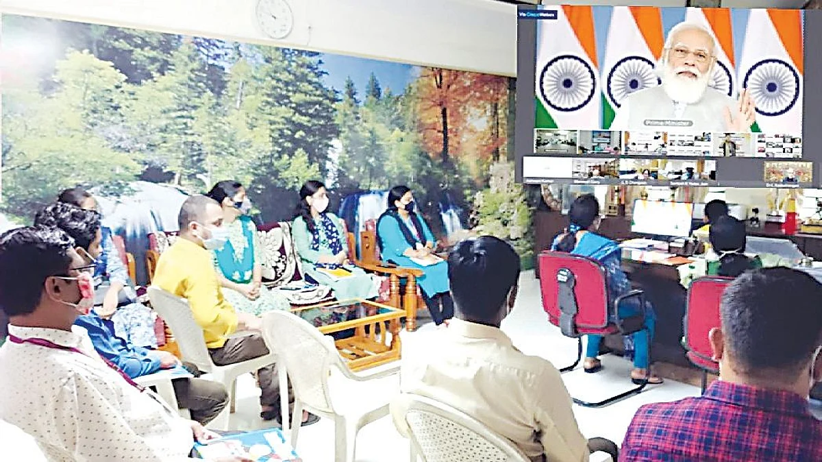 पंतप्रधानांचा शिक्षकांशी ऑनलाईन संवाद
