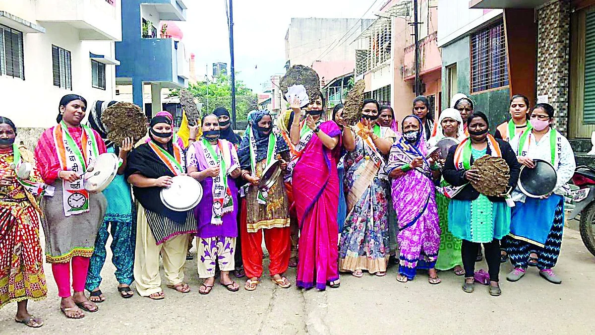 NCP women wing protests against LPG price hike