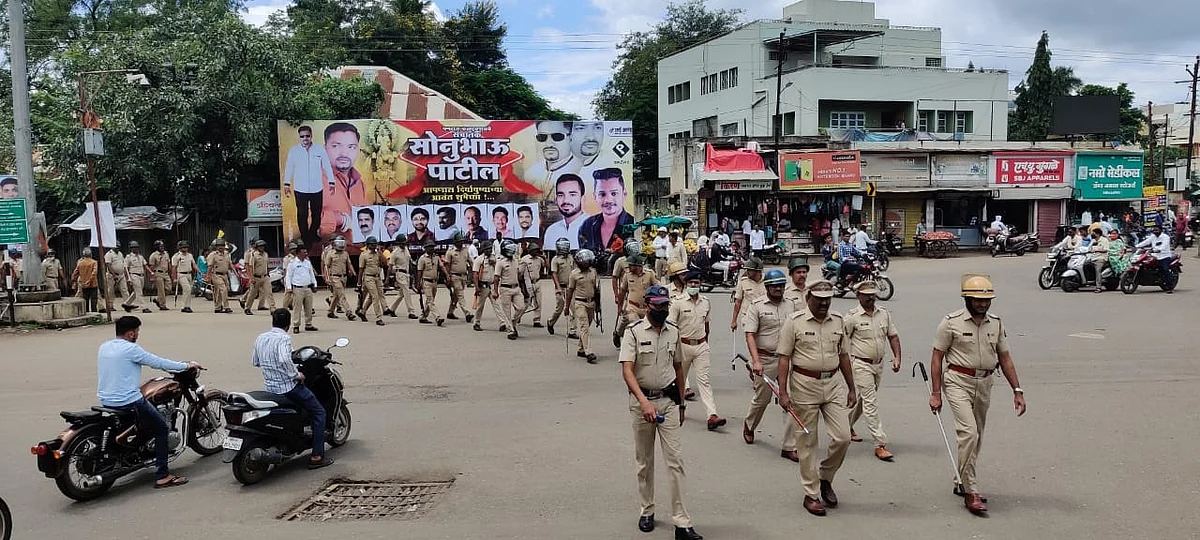 चाळीसगाव : गणेशोत्सवाच्या पार्श्वभूमीवर पोलिसांचे रुट मार्च