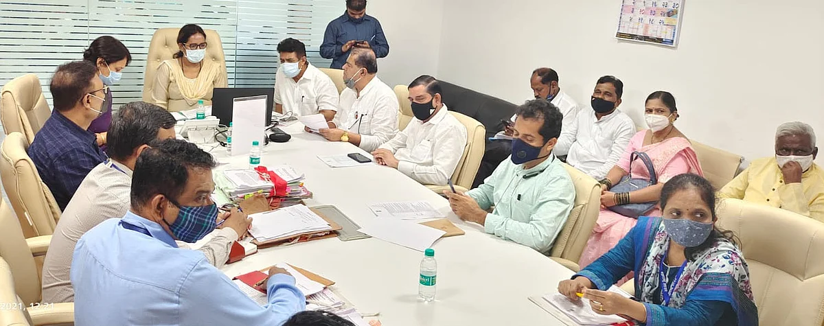 शिक्षण क्षेत्रातील प्रलंबित प्रश्नांबाबत शिक्षणमंत्र्यांसमवेत बैठक