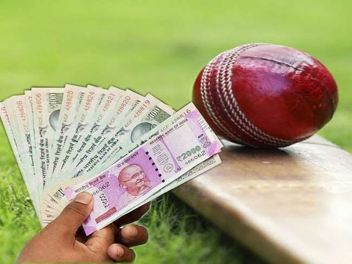 आंतरराष्ट्रीय स्तरावरील दोन क्रिकेट बुकींना अटक