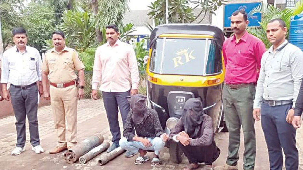 गोदामात चोरी करणारे दोघे जेरबंद