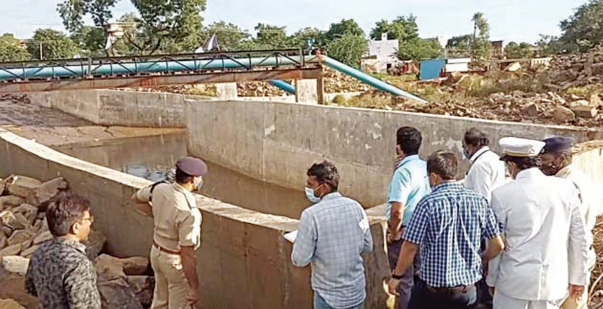 रेल्वे व्यवस्थापकाकडून अंडरपास पाहणी