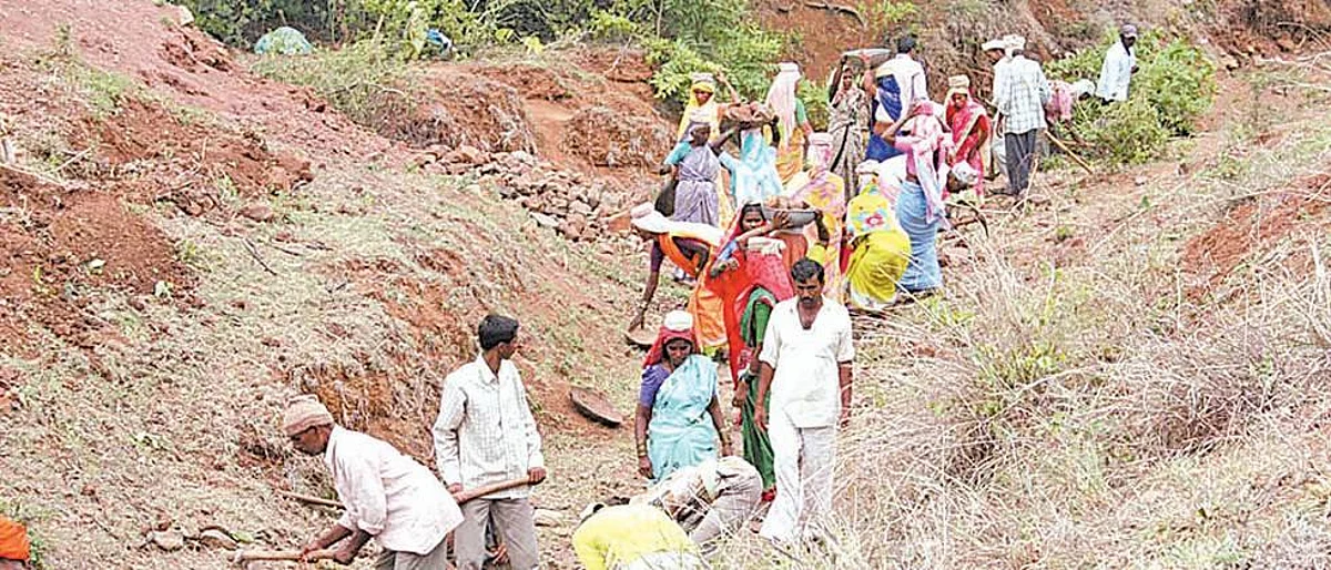रोहयो : प्रत्येक गावात 5 कामे शेल्फवर ठेवण्याचे निर्देश