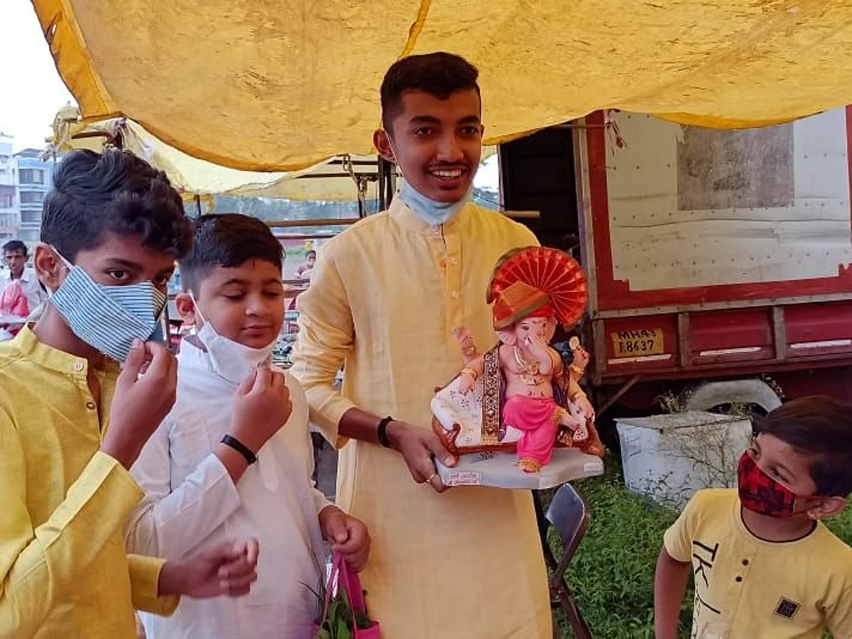 येवल्यात उत्साहात घरोघरी गणरायाची प्रतिष्ठापणा