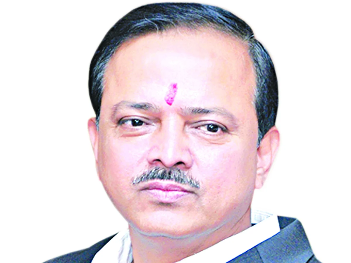 खा.डॉ.सुभाष भामरे यांना मुंबईत हलविले