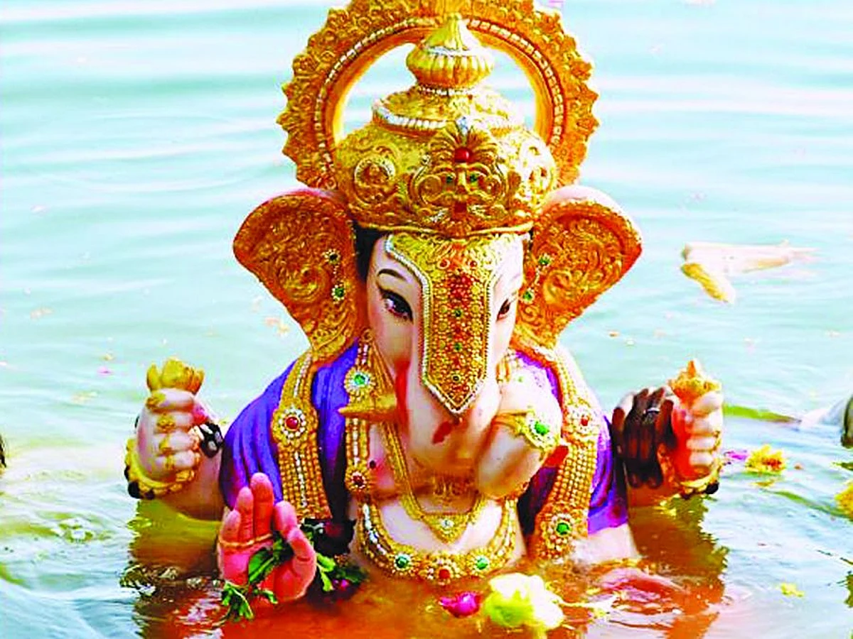 बेपर्वा आणि बेफिकिर वृत्तीचेही विसर्जन कधीतरी केले जाईल का?