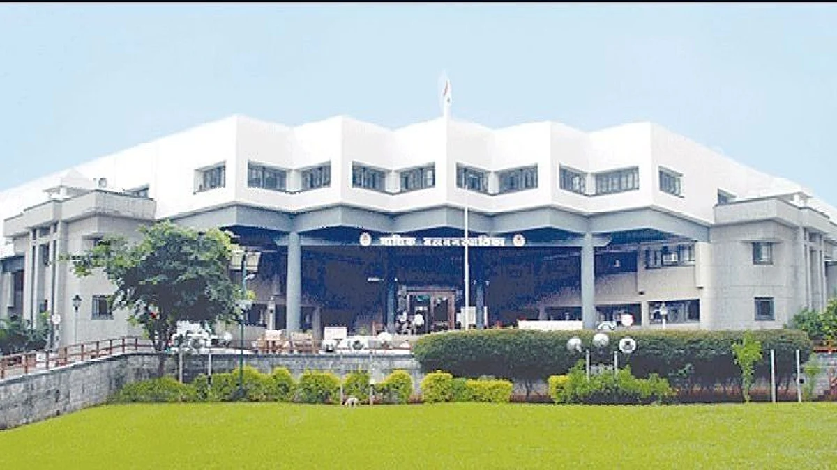 Sanitation workers demand timely payment