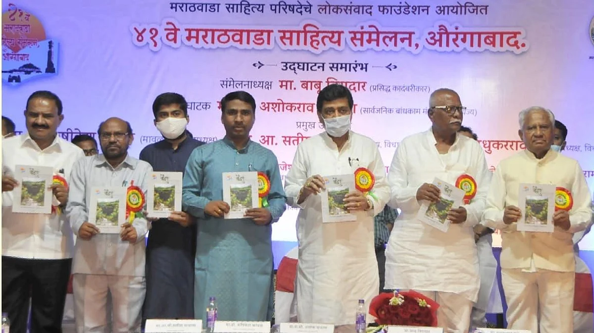 साहित्य हे समाजाच्या विकासासाठी साह्यभूत
