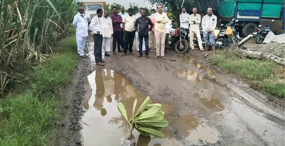 पुणतांबा-वाकडी रस्त्याच्या कामासाठी निवडणुकीवर बहिष्कार