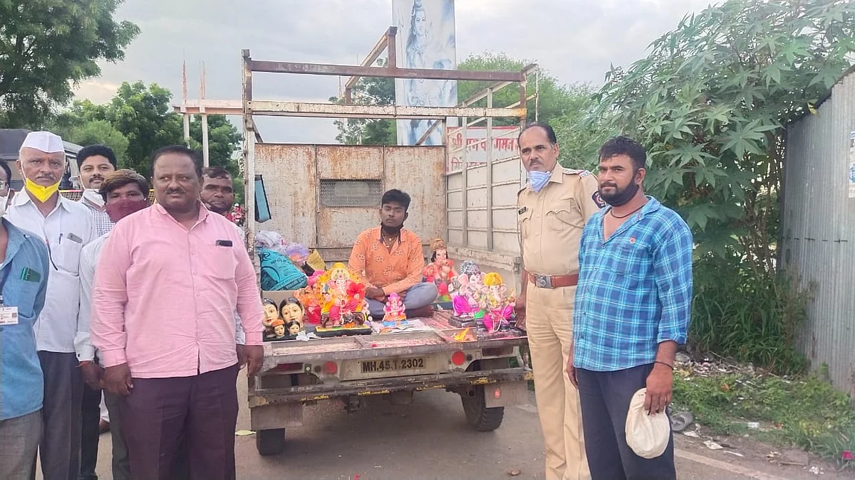 प्रवरासंगम येथे नेवासा तालुका व औरंगाबाद जिल्ह्यातील गणेशमूर्तींचे भक्तीमय वातावरणात विसर्जन