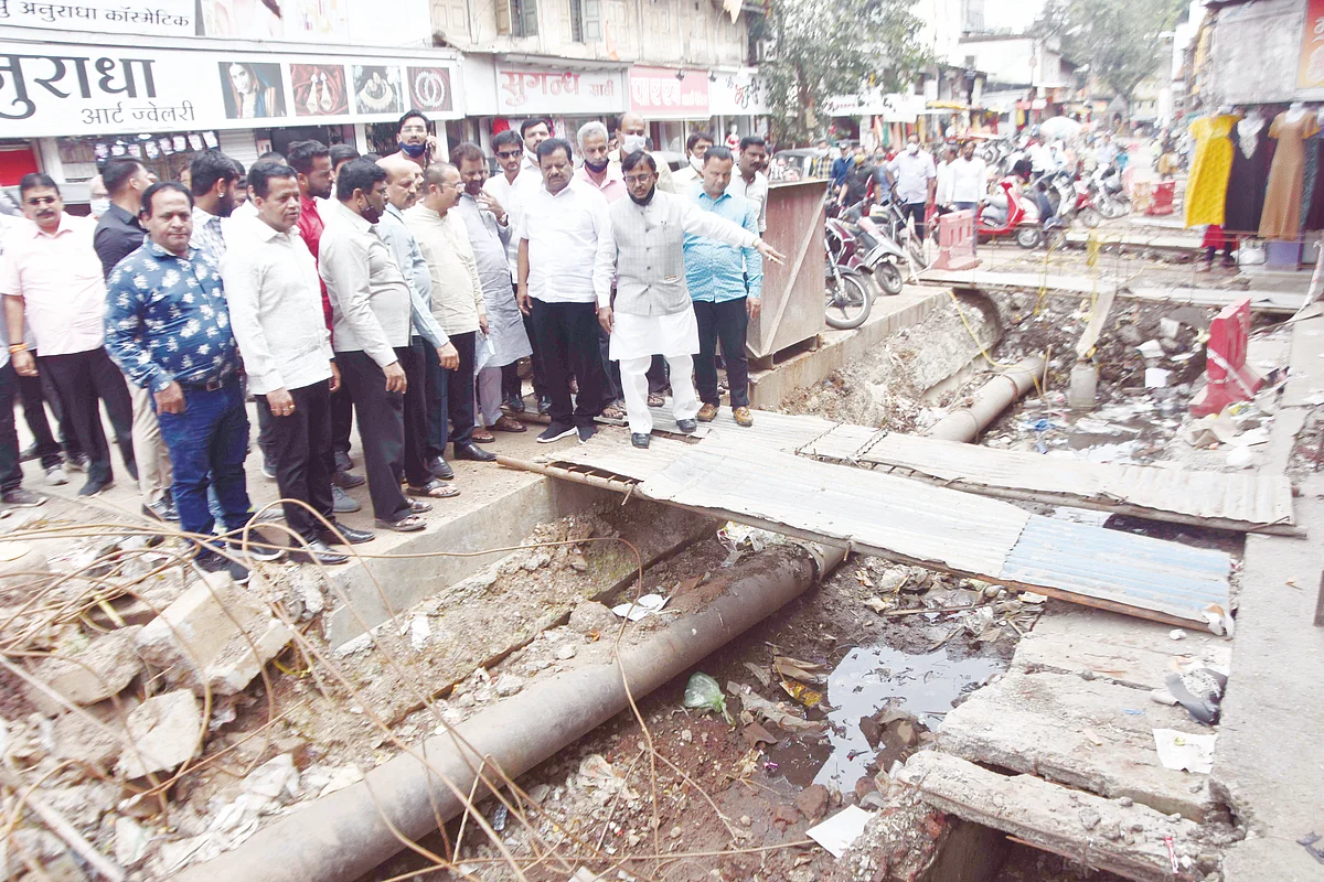 Speed up work or face agitation, warns Shiv Sena