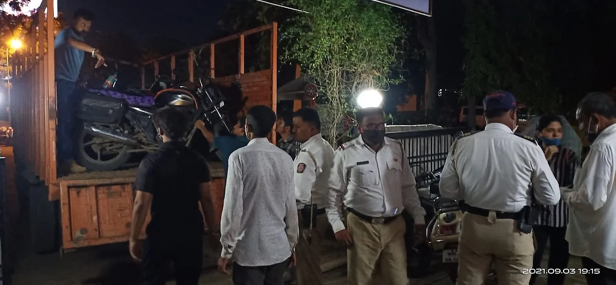 बेशिस्त पार्किंग करणाऱ्या 40 वाहन धारकांवर कारवाईचा बडगा