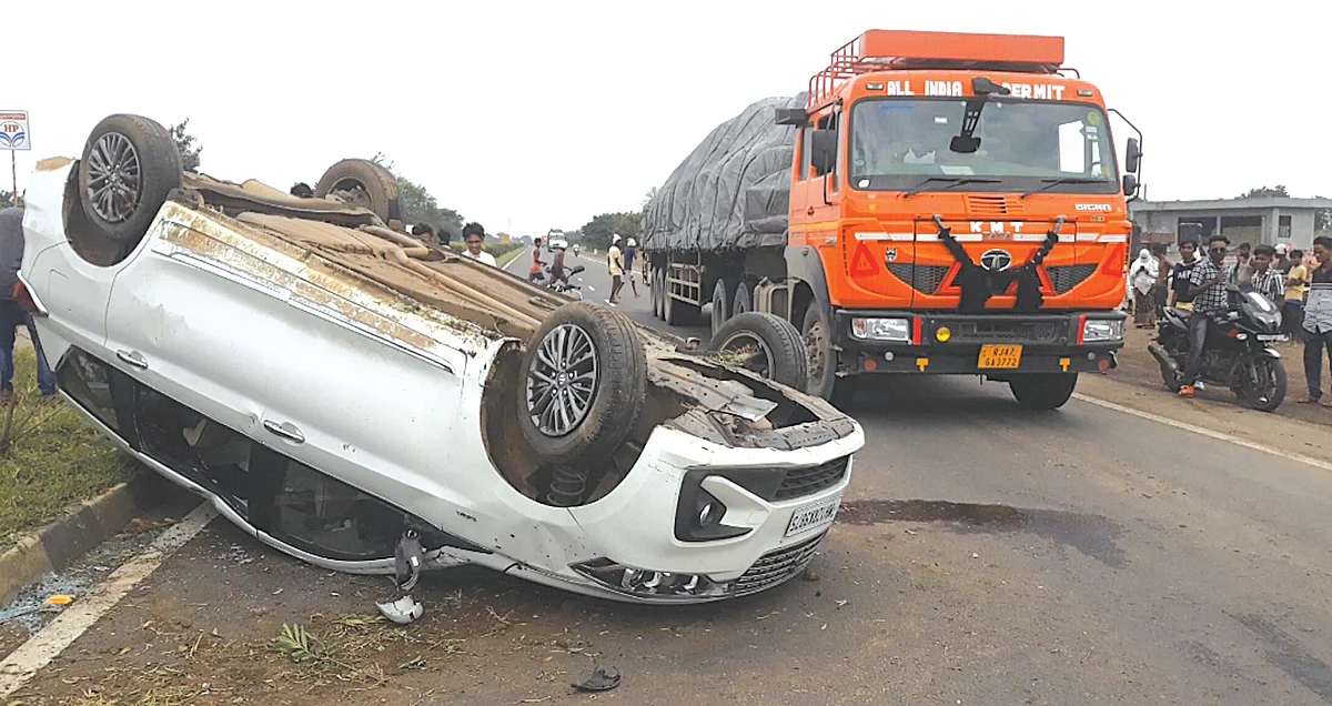 कुरखळी फाट्याजवळ जैन कुंटूब बचावले