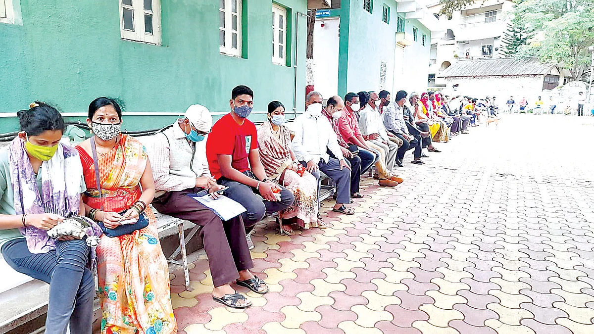 Cantonment hospital overcrowded due to mass vaccination