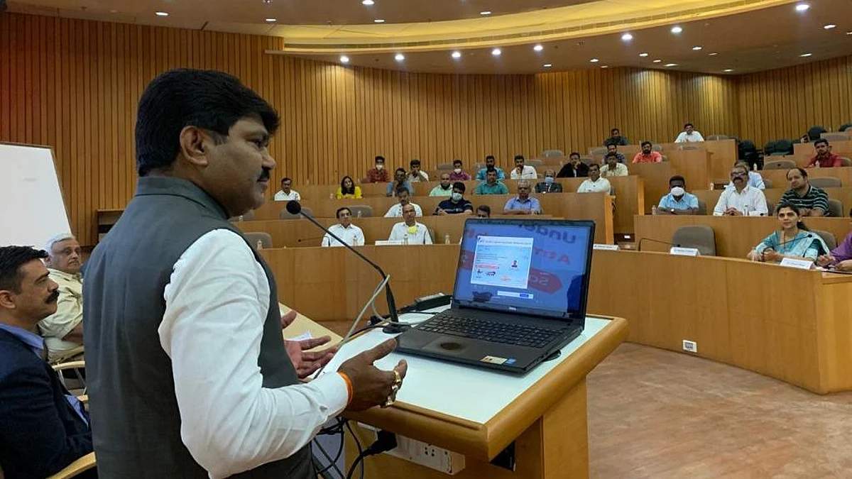 Increase vendor base for defence manufacturing hub: Godse