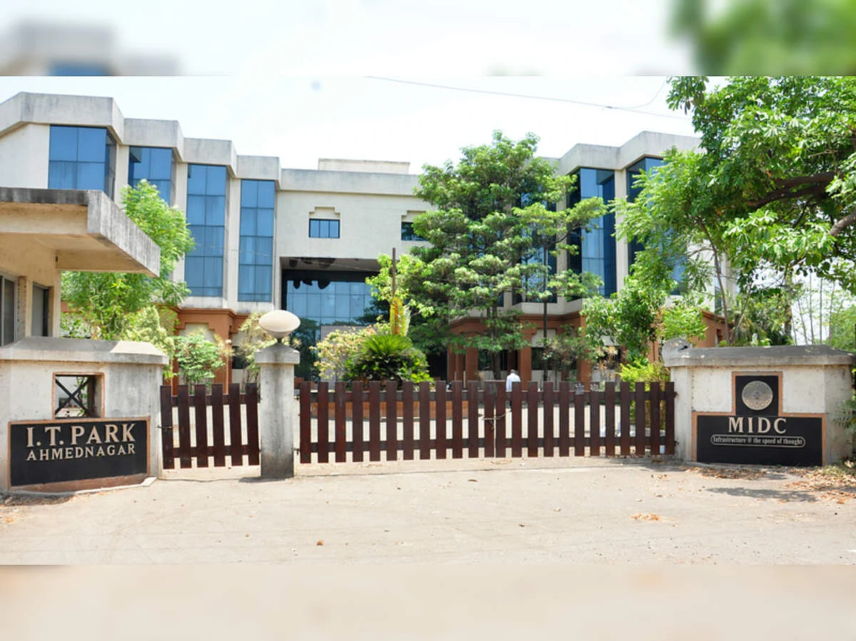 आयटी पार्कच्या नावे आमदारांकडून गंडा