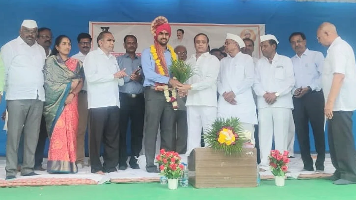 अधिकारी नव्हे लोकशाहीचा नोकर होऊन काम करेल - विनायक नरवडे