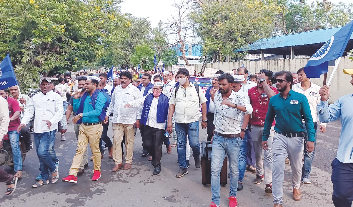 रेल्वे महामंडळाच्या खाजगीकरणा विरोधात आंदोलन