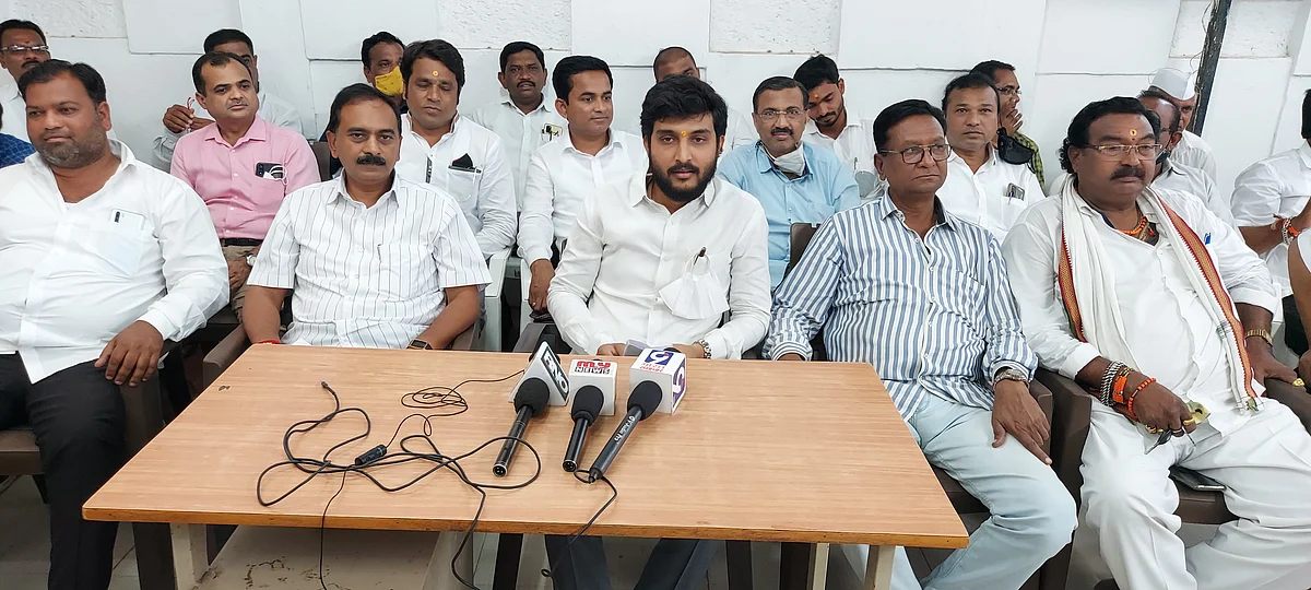 आ. काळेंकडून स्नेहलता कोल्हे यांनी मंजूर केलेल्या कामांची उद्घाटने - विवेक कोल्हे