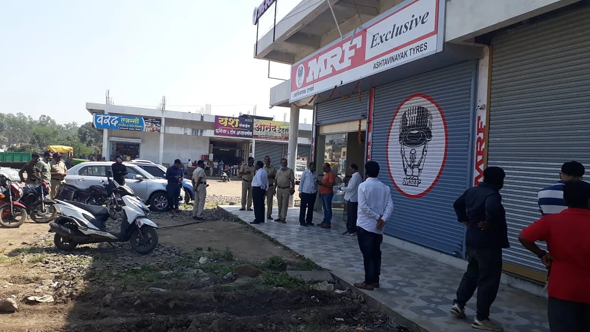 वणीत टायरच्या शोरूमवर चोरट्यांचा डल्ला