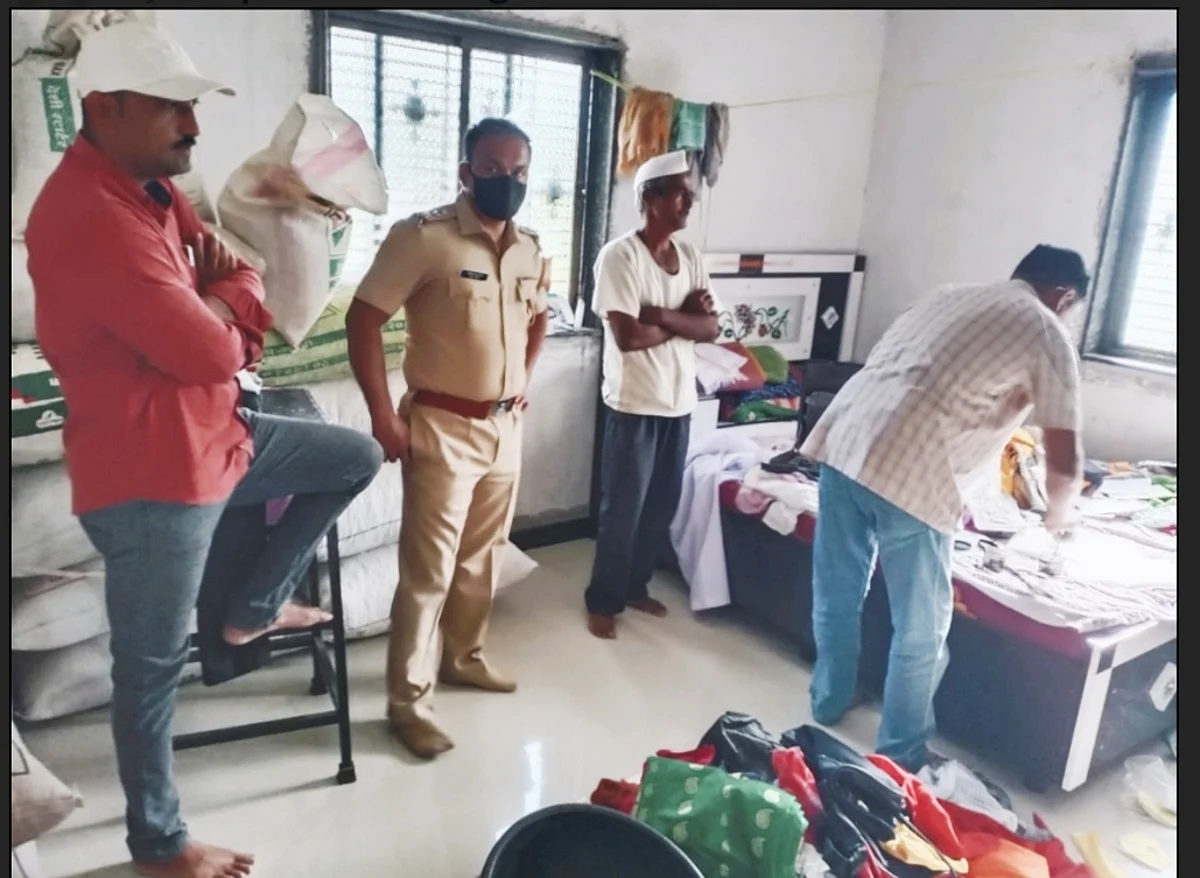 भरदिवसा घरफोडी; १ लाख ५५ हजारांचा ऐवज लंपास