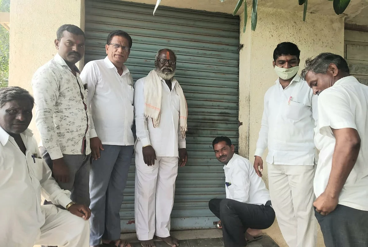 चिलेखनवाडी वीज उपकेंद्राला कुलुप लावताच कर भरण्याचे आश्वासन