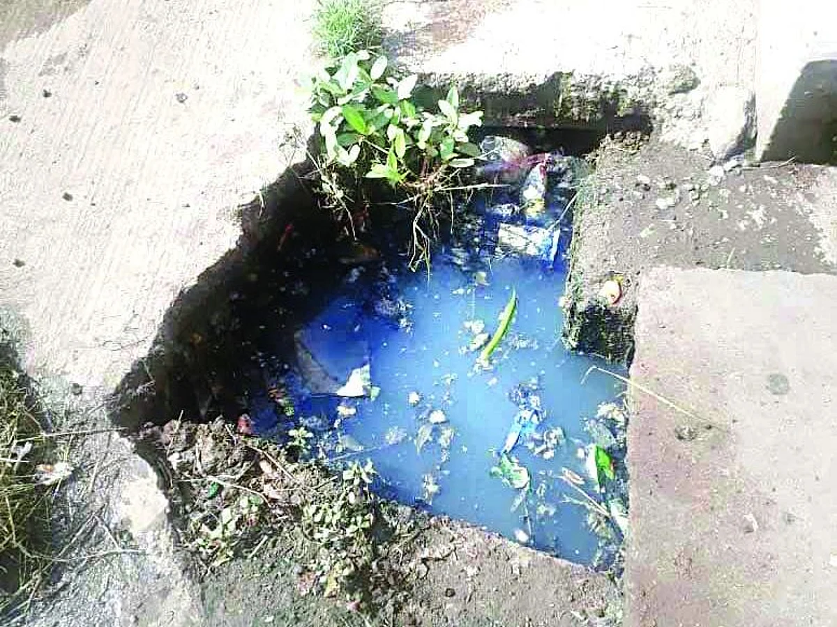 उघड्या गटारींमुळे नागरिकांचे आरोग्य धोक्यात