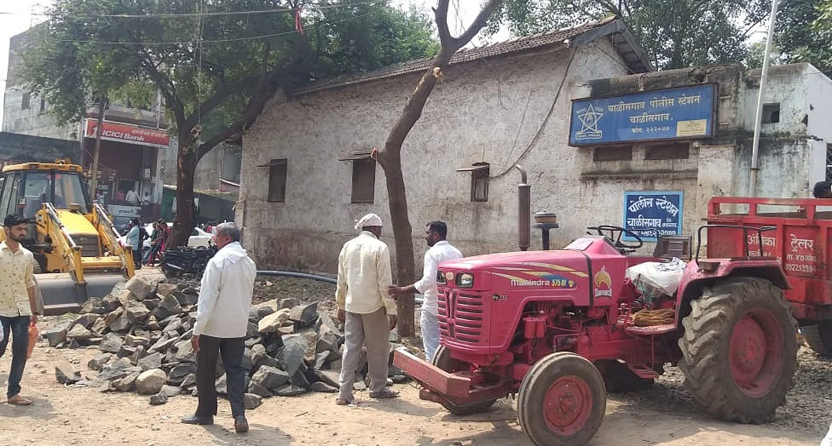 चाळीसगाव: वीरसावकर चौकातील अतिक्रमण हटवले