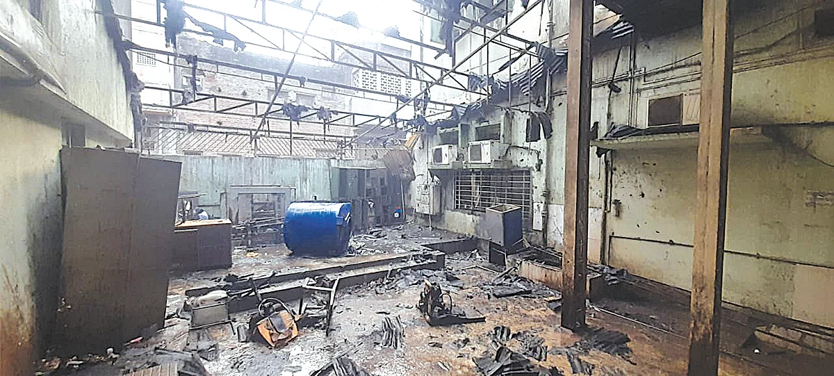 धुळ्यातील बीएसएनएलच्या शेडला आग