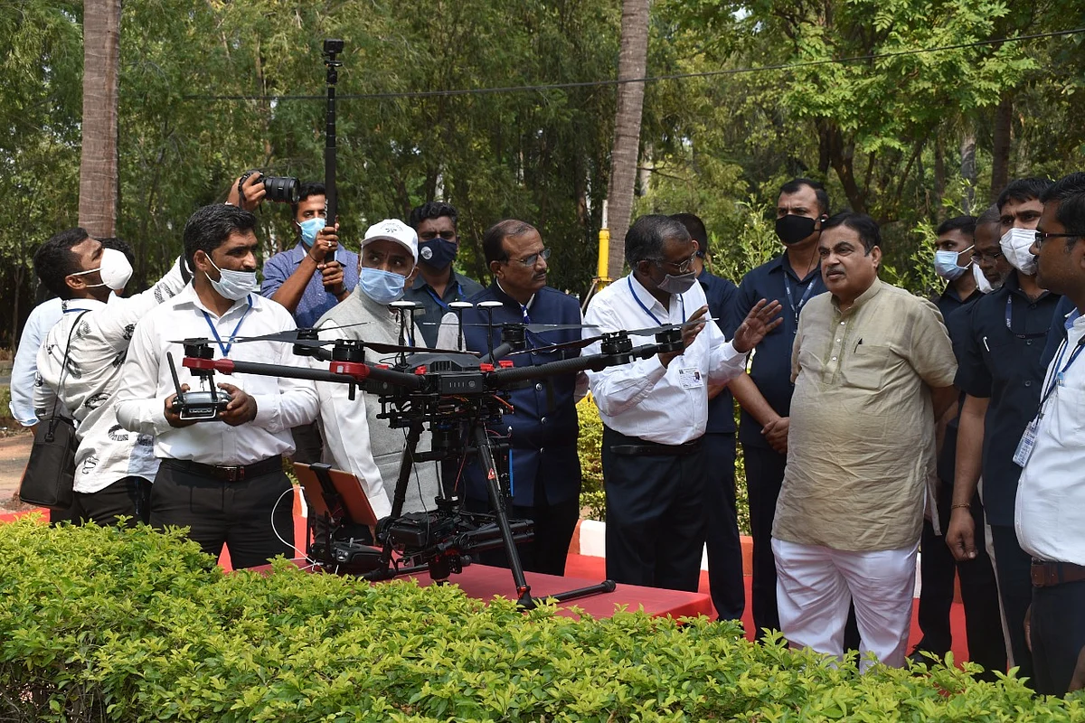 जैविक इंधनावर चालणारा ड्रोन विकसित करावा