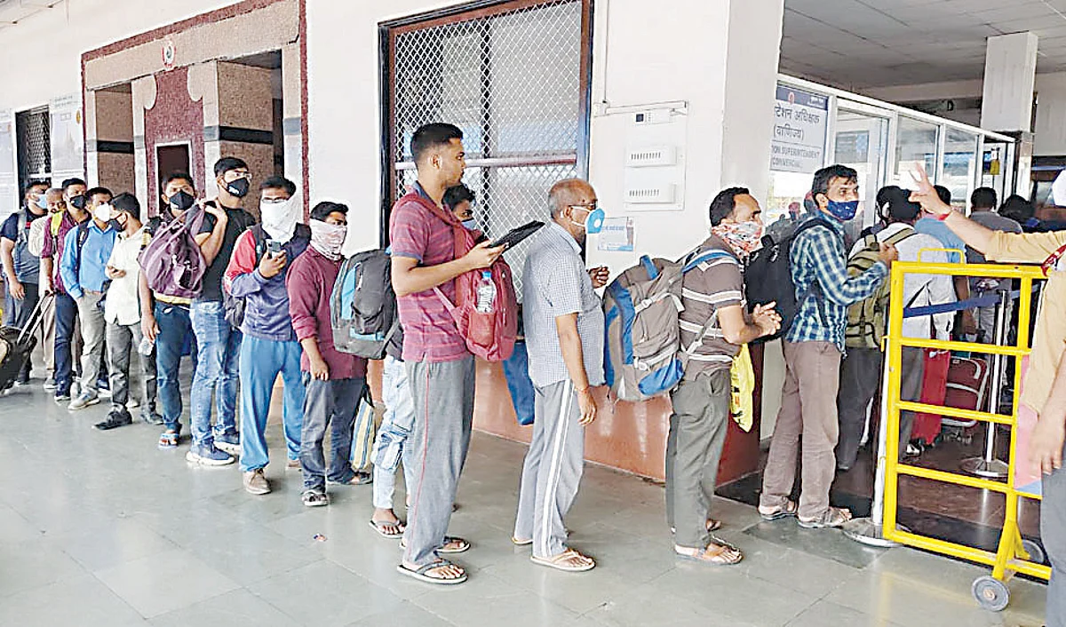 परराज्यातून येणार्या प्रवाशांची तपासणी