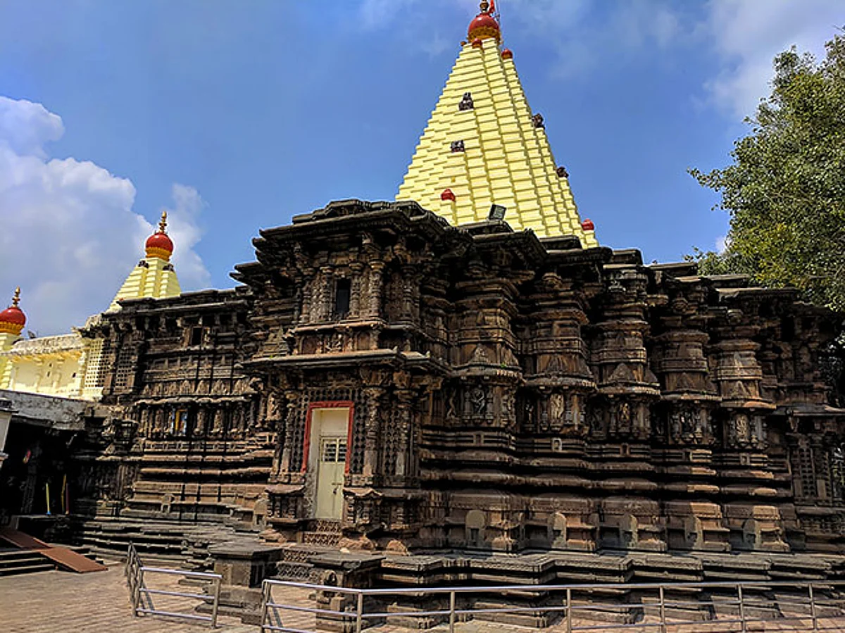 कोल्हापूरच्या अंबाबाई मंदिरात उडाली खळबळ; भाविकांसाठी दर्शन बंद