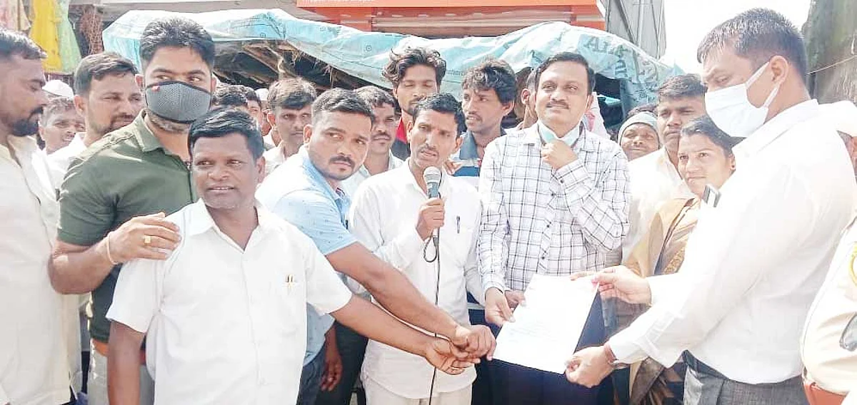 बँक कारभार विरोधात आंदोलन