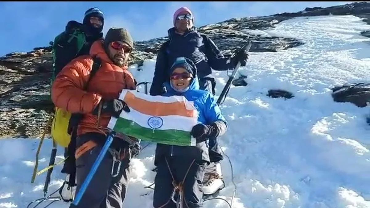 हिमालयातील 2 शिखरांवर 10 वर्षांच्या स्वरूप शेलारची यशस्वी चढाई