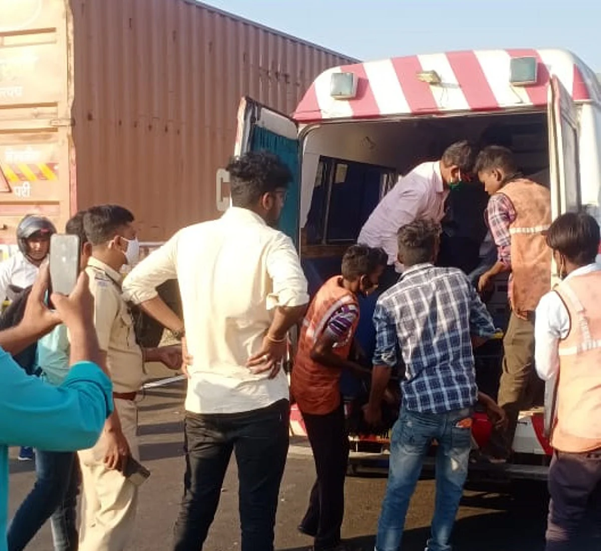 कंटेनरला धडकल्याने मोटारसायकलस्वाराचा मृत्यू