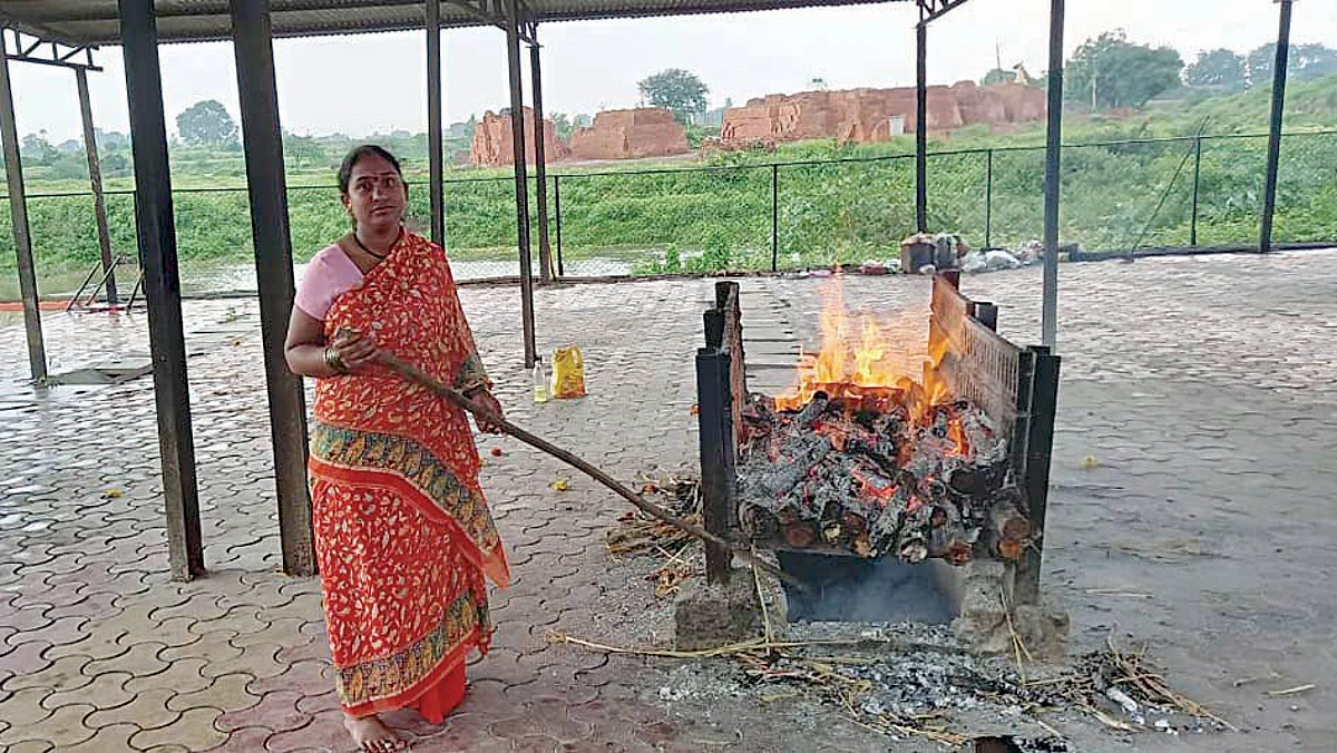 मृतदेहावर अंत्यसंस्काराची अविरत सेवा