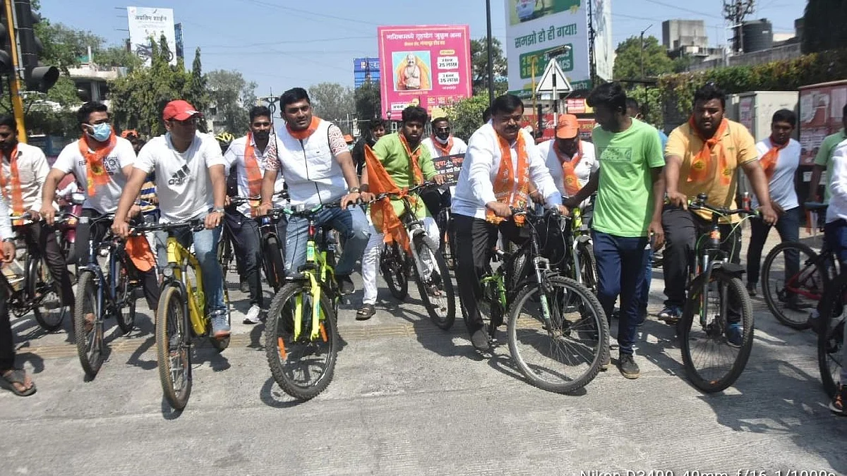 इंधन दरवाढीच्या निषेधार्थ नाशकात युवासेनेची सायकल रॅली