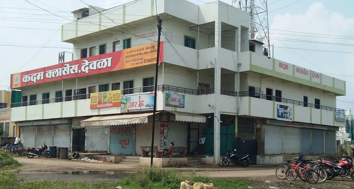 करोनानंतर पहिल्यांदाच पाच कंदीलवर शुकशुकाट