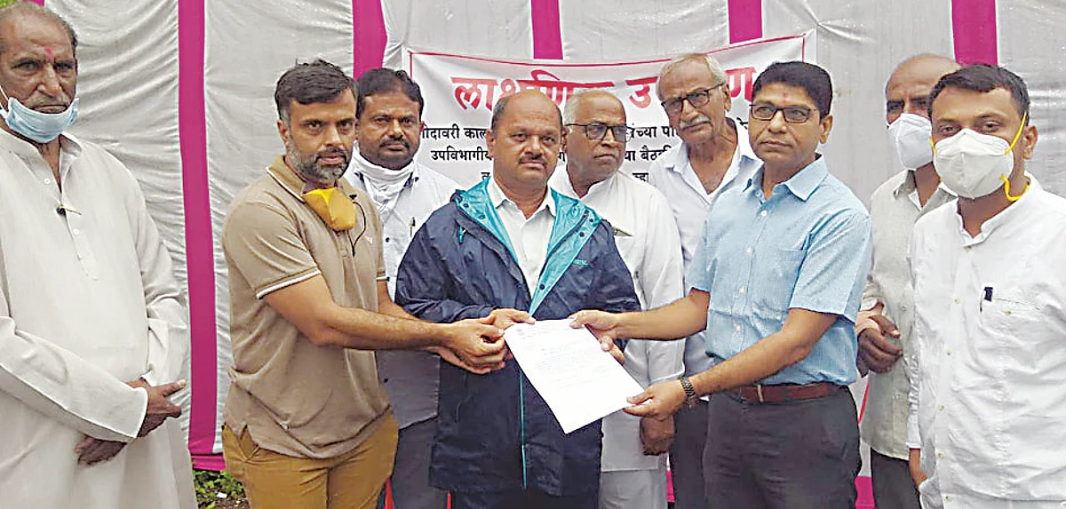 पाण्यासाठी शेतकर्यांचे उपोषण