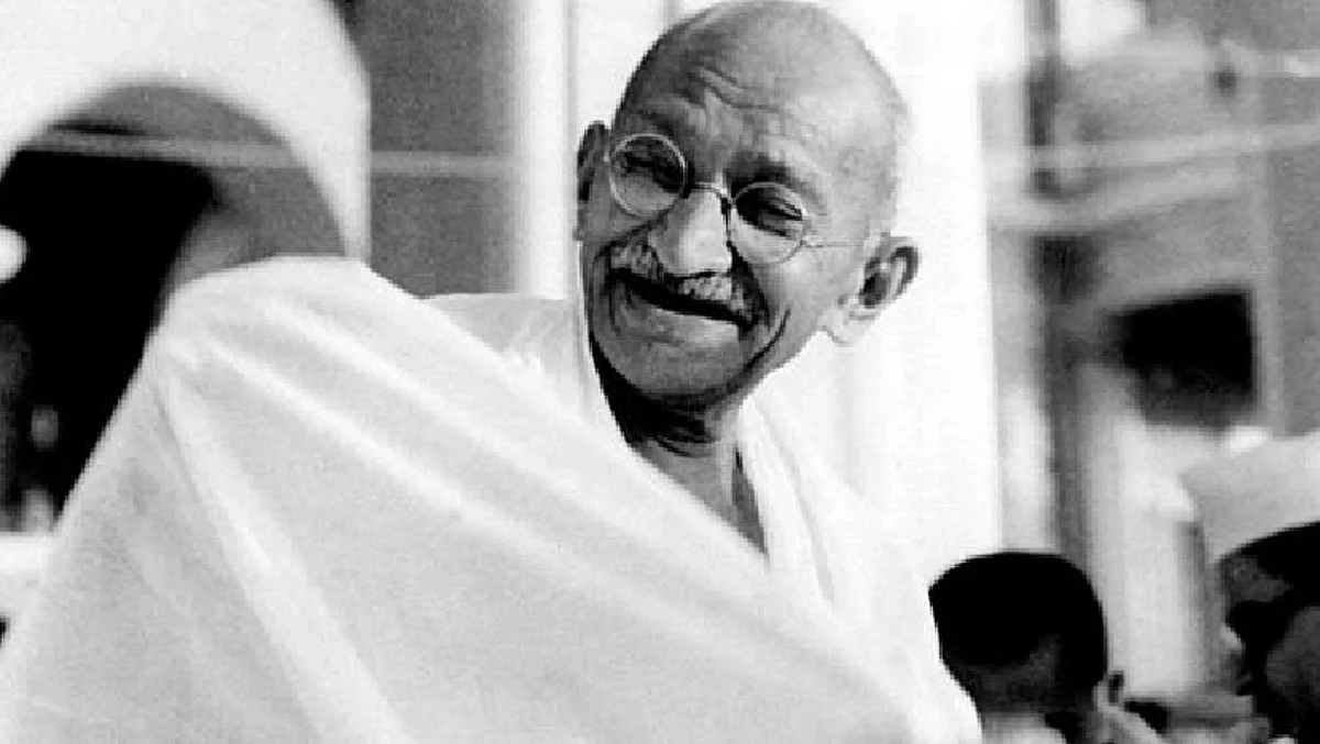 सत्य, अहिंसेचा मूलमंत्र देणारे महात्मा गांधी