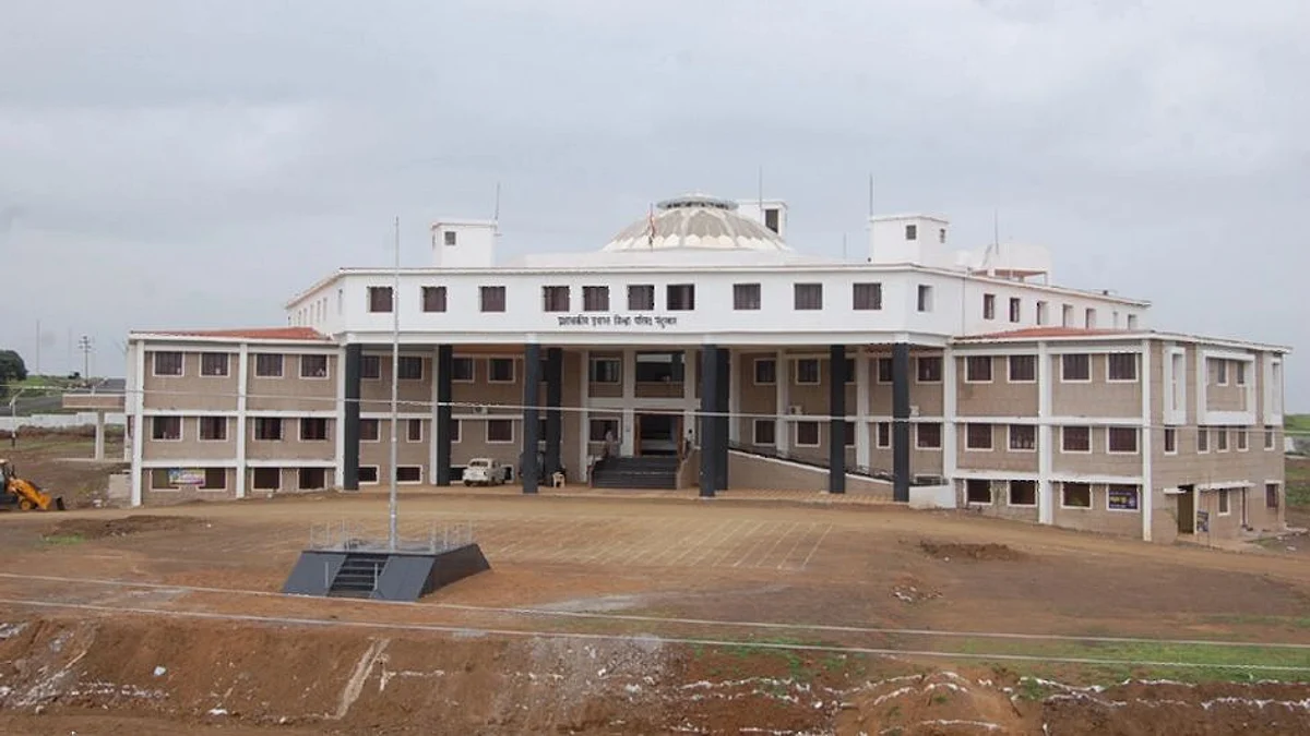 स्थानिक स्वराज्य संस्थेच्या हद्दीतील शाळा, महाविद्यालयांना दाेन दिवस सुटी